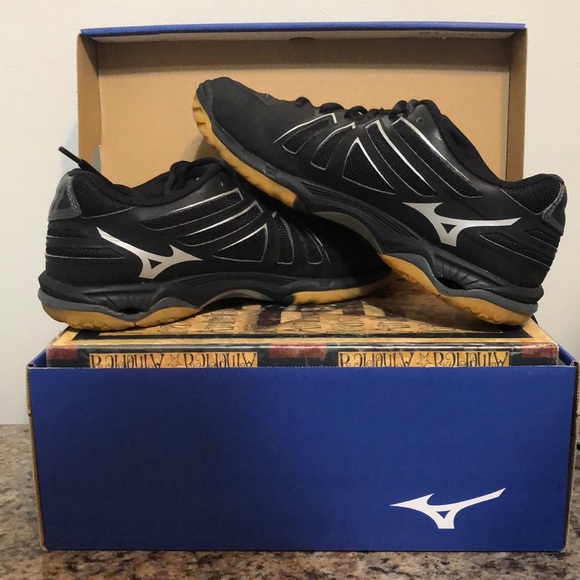 mizuno wave hurricane 3 gold